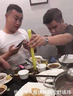 到底|搞笑GIF:美女别再拍了,饭到底还做不做了