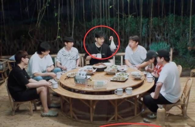 吃法|黄晓明自称易胖体质,当吃米饭时,谁注意吃法难为他了