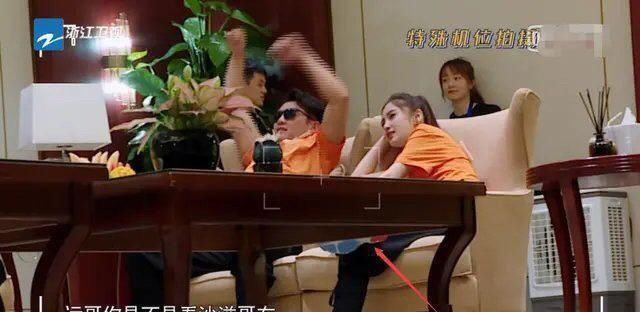 期跑男|《奔跑吧》特殊机位拍摄,杨颖跟郑恺“葛优瘫”,李沁坐姿引热议