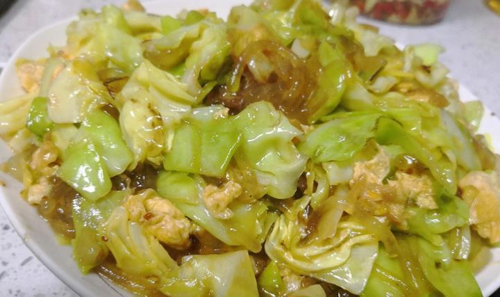 简单|包菜此做法太香了,简单一炒,鲜香味美又下饭,1周吃4次