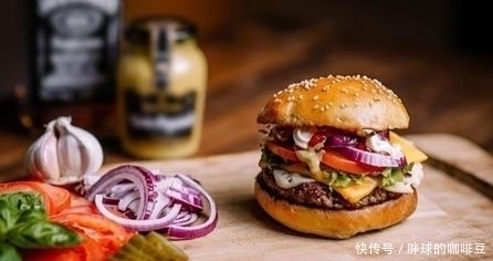 肯德基|都是汉堡,为何肯德基与华莱士差距大对比后得出答案,不想吃了