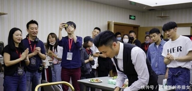 生日|谢霆锋的40岁生日太奢侈了,他的父亲也不在