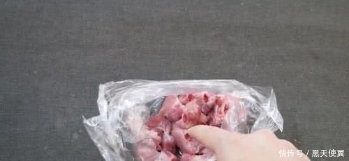  买肉|买排骨时，买肉多还是肉少的？老屠夫：难怪会上当，快告诉家人