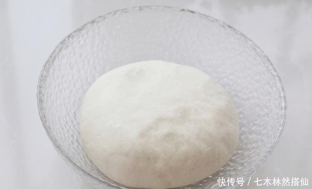 做出|包子不一定非要有肉，简单几步就能做出暄软的素包子，出锅就吃仨