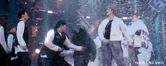  钟汉良|王一博战队水舞台险胜，钟汉良删减技巧动作，导演忽略安全因素
