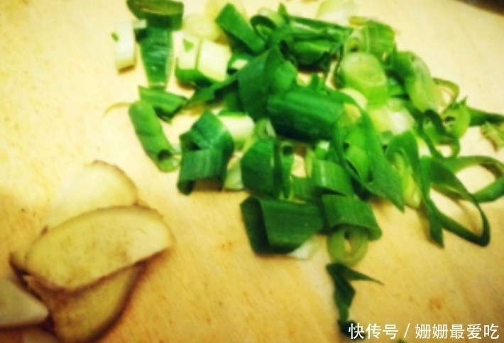 此物|猪的浑身都是宝,此物怎能浪费,炖上一锅,让人回味无穷