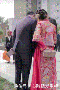 难受|“妹子的护甲快掉了,我看着都难受...”哈哈哈又犯强迫症了!