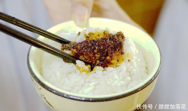 黄小辣|友人赠我黄小辣拌饭辣酱,瞧瞧,俺解锁出了更多用法