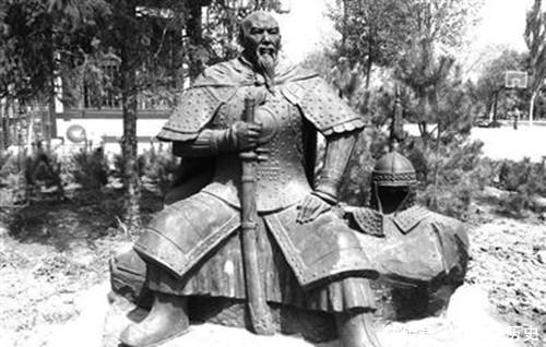 赶紧|将军上厕所发现一只小狗, 马上对属下说: 赶紧撤退, 违令者斩