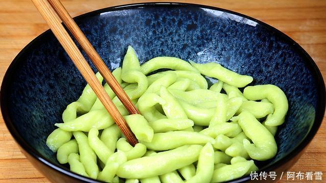 肉末黄瓜皮拌面|黄瓜不要凉拌了,教你花样吃法,做法简单吃着过瘾,汁都不剩