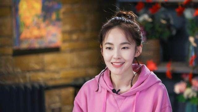  父女|张佳宁与准继父相处似亲父女，妈妈出镜颜值高，中年再婚超幸福