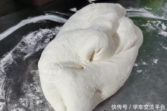 用酵母来发酵面粉|蒸馒头面粉与酵母的比例,可不可以放白糖面点师来教你怎样做