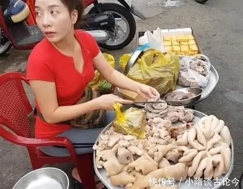 大妈|41岁大妈在街头卖肥肠,长着20岁的脸,网友看后直呼肥肠西施