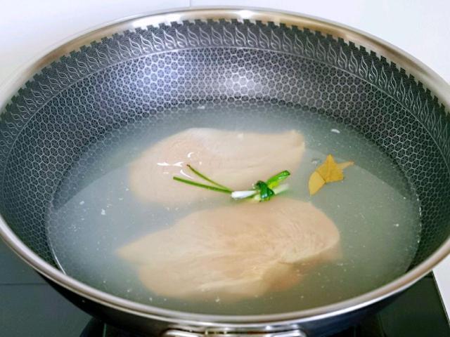 做法|鸡胸肉“夏天做法”,我家2天吃一次还不够,每次都光盘