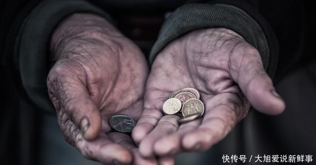  儿子|景区回应老人乞讨 儿子开车接送无权驱赶