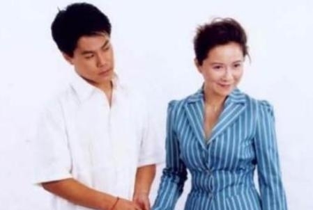 小品|蔡明:27次荣登春晚,一年痛失两位至亲,今59岁现状堪忧