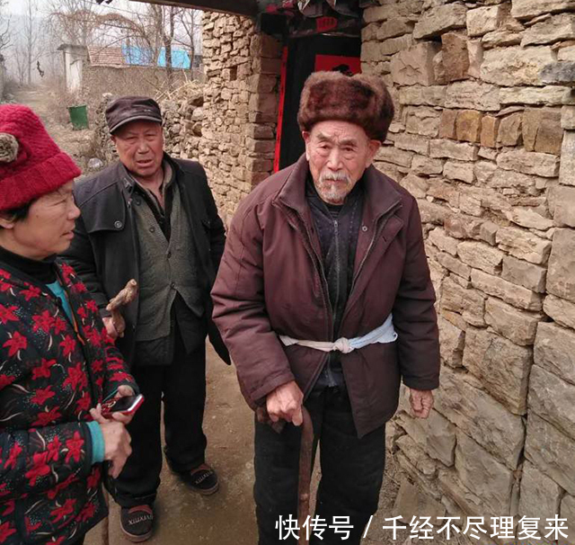 山东|一诺千金!92岁山东老人为无名英雄守墓74年,终于等到奇迹出现