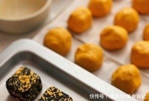 做法|南瓜饼别再用油煎了,换一个新做法,外酥里嫩,大人孩子都爱吃!