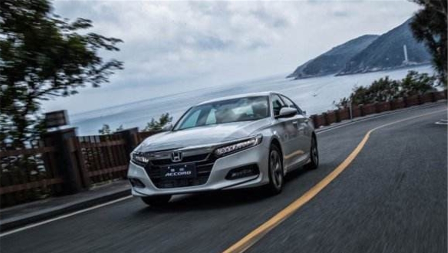 雅阁|中级车之王是德系还是日系?雅阁迈腾对比,一看便知