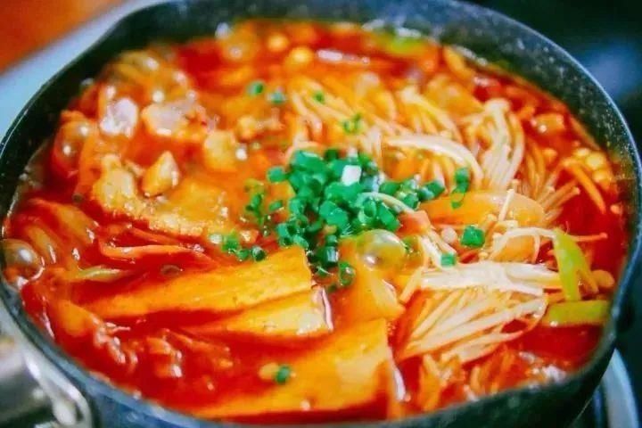 美食|美食推荐鱼香煎豆腐,泡菜锅,莴笋炒鸡蛋,老醋拌海蜇的做法