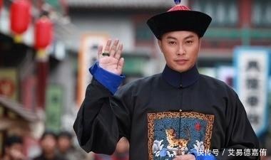 取下|袁世凯曾在龙椅上方绣了一个徽号,可将其取下,里面竟装满东西