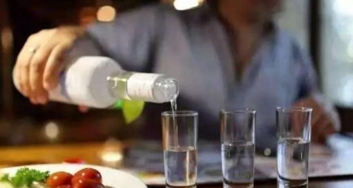 特别|喝白酒时,你是怎样判断粮食酒和勾兑酒的这些妙招你知道吗