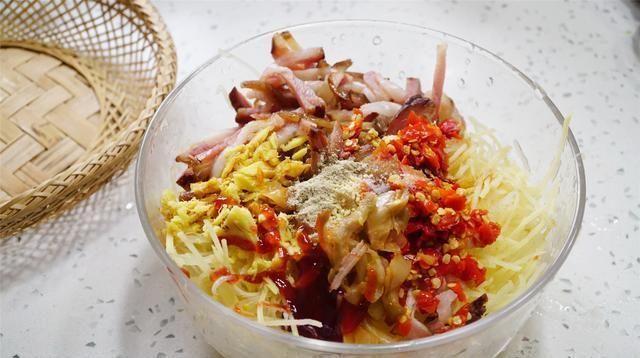  特鲜|开春了，家人最馋此菜，蒸一蒸8分钟上桌，特鲜香，次次都不够吃