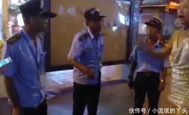 导致现场混|3名男子浓妆艳抹穿短裙和小背心, 当街“走秀“, 网友: 民警做的对