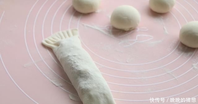 吃光|天热别蒸包子,教你懒人吃法,卷一卷8分钟出锅,早餐上桌准吃光