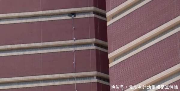  牢房|把床单捆成绳索，两名囚犯从12层高牢房越狱