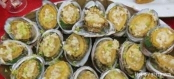 城里|美食如此简单:同学嫁到了农村,去参加婚礼,看到饭菜直接愣住,这也太“奢侈”了吧!