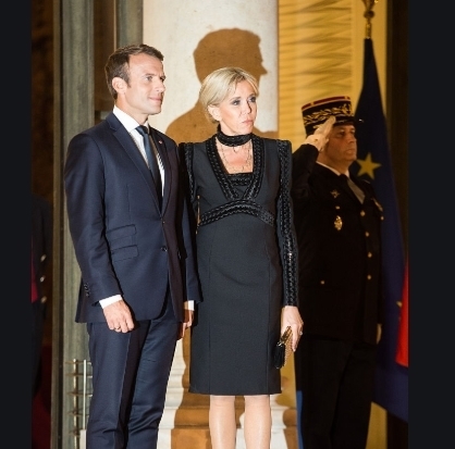  破坏|布丽吉特丸子头现身超减龄，少女感满满嫩回颜值巅峰？手部细节破坏美感