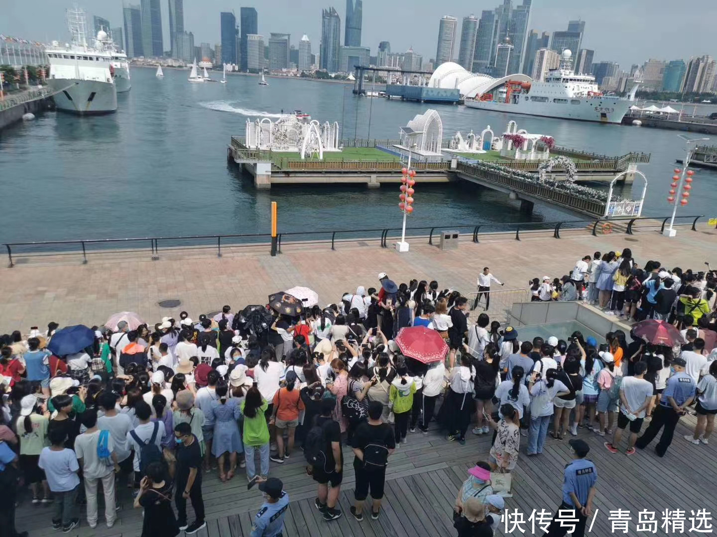 尖叫|蔡徐坤、陈立农……跑男来青岛了!录制现场大批粉丝尖叫连连
