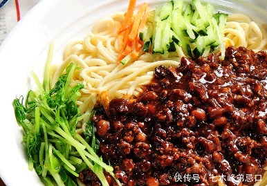 细节性的东|做炸酱面,先别急着炒酱,老面馆大厨:顺序不对,炸酱面不会好吃