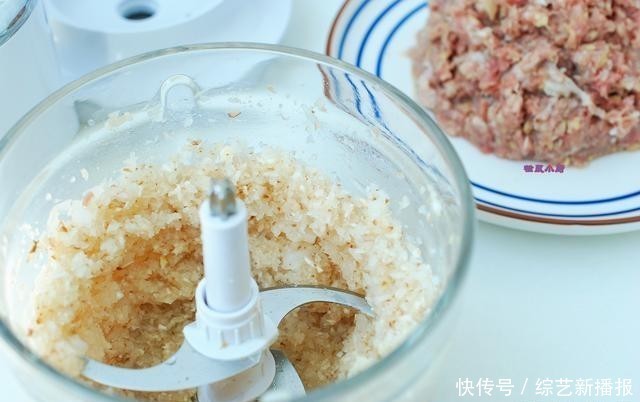 牛肉馅|跟着高级厨师做牛肉蒸饺,咬开皮儿满满都是汤汁儿,一吃就忘不了