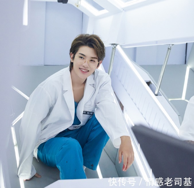 最前面|黄明昊被NPC直面暴击,谁注意他的反应,素质装不出来