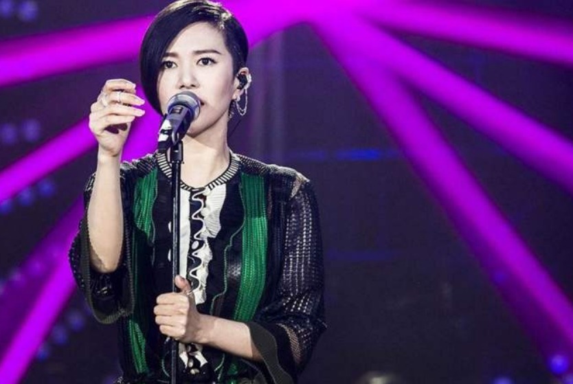  出身|讽刺？同样是“超女”出身，亚军变导师，冠军还是选手