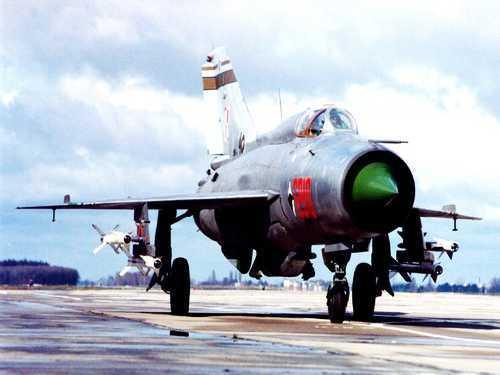  服役|最早一批的歼10都退役了，上世纪的老爷货，歼7为何还在服役