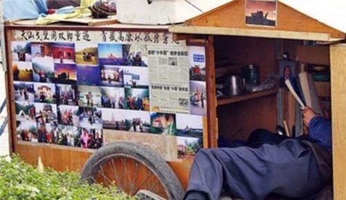 天下第一|“天下第一疯”谢建光35年拉板车徒步30万公里,59岁终客死异乡!