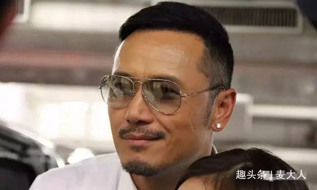  翁美玲|三哥苗侨伟杨盼盼帅、梅艳芳酷、翁美玲俏，他为何选择戚美珍