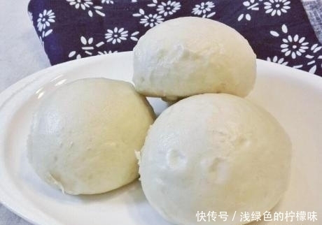 技巧|秋天蒸馒头,只放酵母是外行,学会1招技巧,出锅馒头又大又暄软