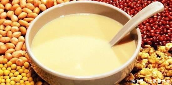 熬煮豆浆|教你自己在家磨豆浆更好喝又健康,早餐来一杯再合适不过了!