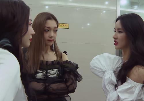  希林娜依高|孟美岐猜测下一届团王是硬糖少女303，希林不直接面对，没信心