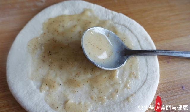 鸡蛋|三种不同的鸡蛋饼，制作方法各异，您更喜欢哪一种