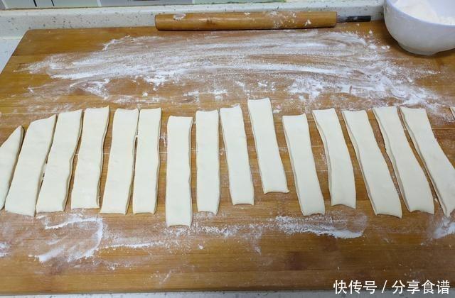 美食|我国传统的美食小吃,炸油条想要蓬松酥脆,最忌加酵母粉