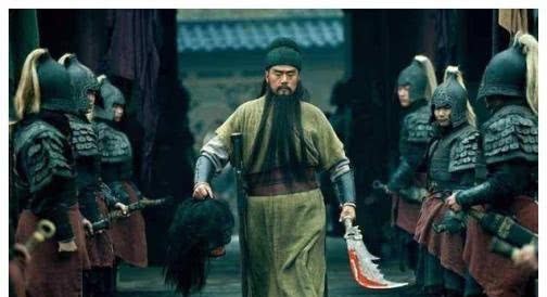 关羽|颜良和文丑的武功究竟如何，为嘛被关羽三两下全“咔嚓”了？