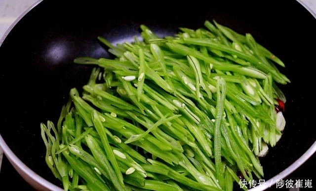 下饭|越吃越香的一道素菜,比肉菜还下饭,夏天要多吃