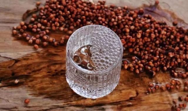 酒瓶|去买白酒时,酒瓶上有这一行字,全是纯粮好酒,我是才发现