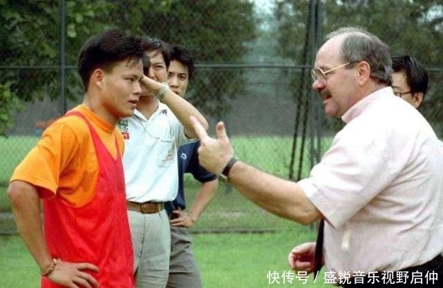  座上宾|还记得国足第一位洋帅吗？曾上春晚当座上宾，如今78岁仍不愿退休