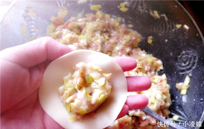  饺子|吃了几十年饺子，此款馅料第一次尝，外酥里嫩又鲜又香，真美味